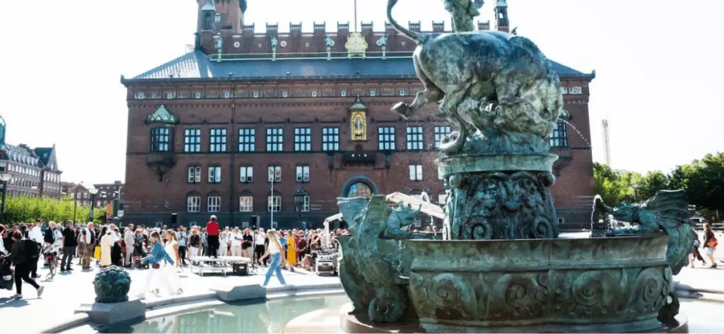 Radhuspladsen beskaret til web kredit Poul Petersen Getting Married in Denmark